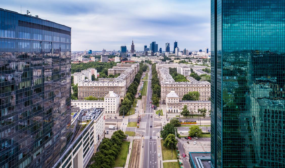 Zdjęcie Warszawy robione profesjonalnym dronem